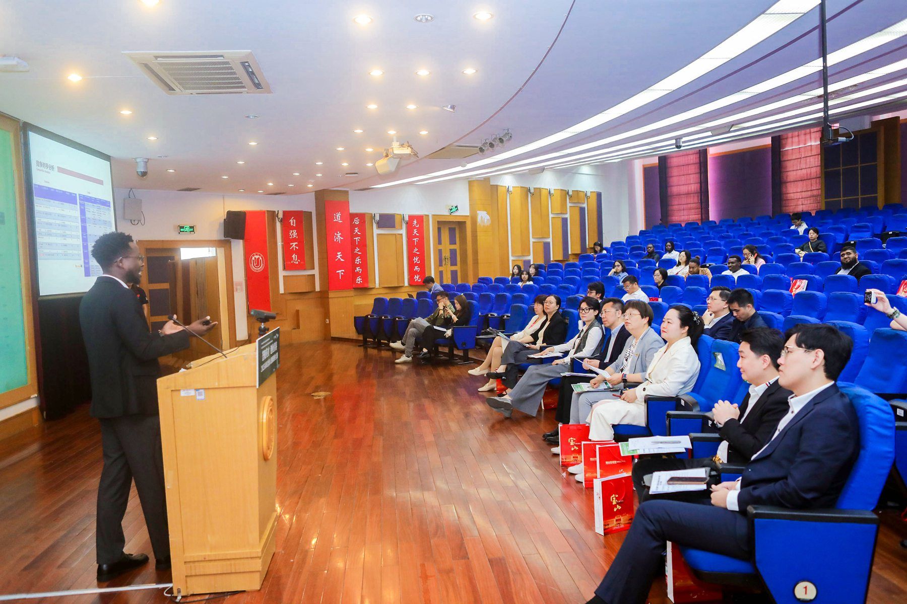 e55e9eb39885a44b023b92103881b40_副本.jpg e55e9eb39885a44b023b92103881b40_副本.jpg